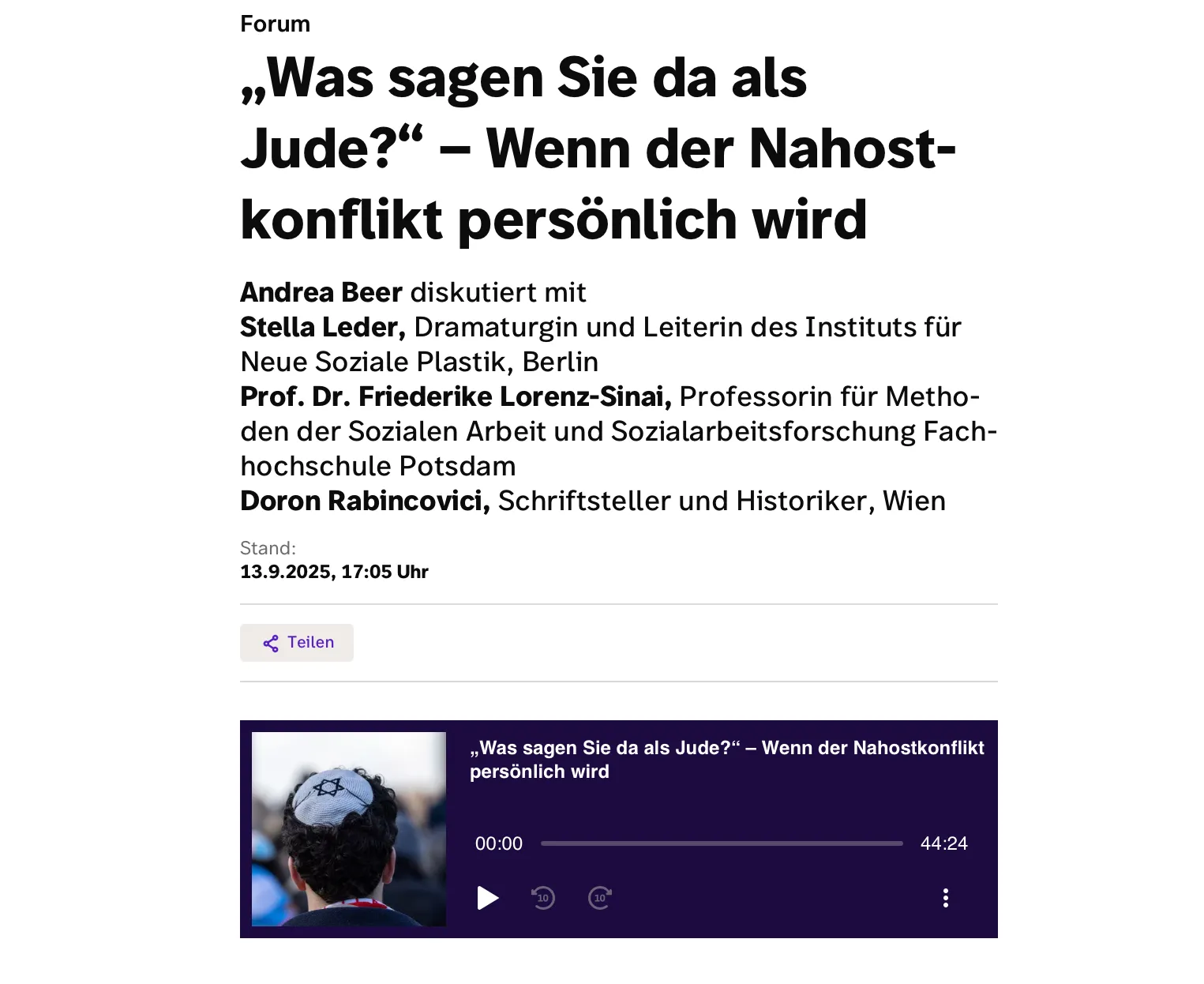 Überschrift: „WAS SAGEN SIE DA ALS JUDE?“ – WENN DER NAHOSTKONFLIKT PERSÖNLICH WIRD, Unterüberschrift: Andrea Beer diskutiert mit Stella Leder, Dramaturgin und Leiterin des Instituts für Neue Soziale Plastik, Berlin Prof. Dr. Friederike Lorenz-Sinai, Professorin für Methoden der Sozialen Arbeit und Sozialarbeitsforschung Fachhochschule Potsdam Doron Rabincovici, Schriftsteller und Historiker, Wien; darunter Bild eines Hinterkopfs mit schwarzen Locken und einer weißen Kippa mit blauen Davidstern, sowie Abspieloption für Radiobeitrag